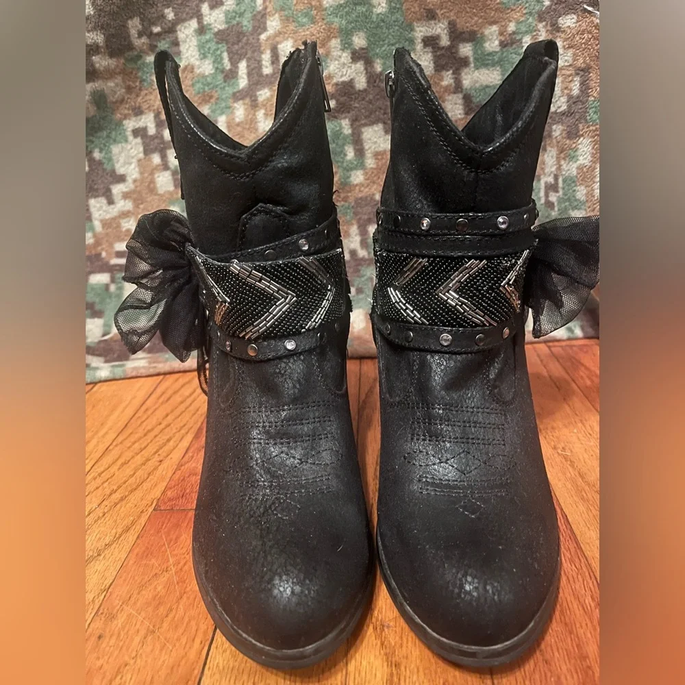 Cowboy Chic black booties size 9 - Picture 1 of 8